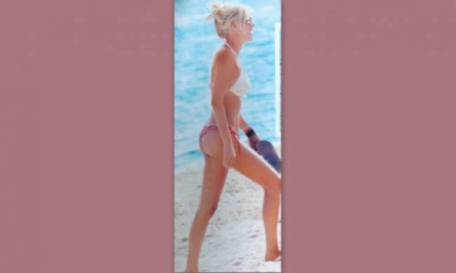 Κ. Ρένεση: Η σέξι εμφάνιση της με μαγιό που αναστάτωσε τη Χαλκιδική