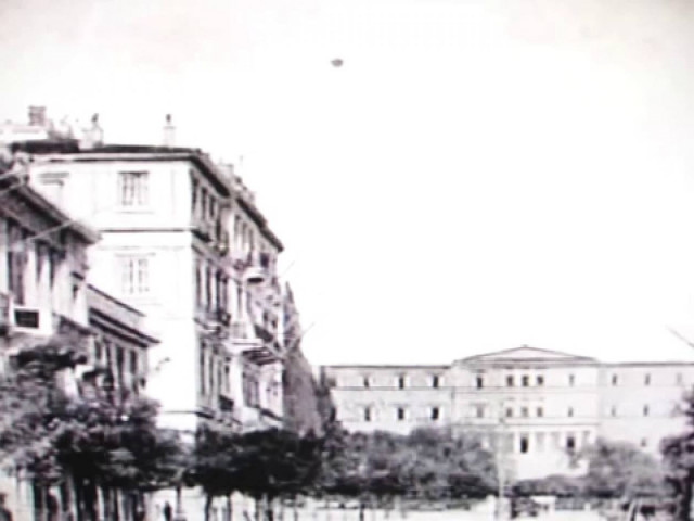 Βίντεο: UFO πάνω από την... ελληνική Βουλή κατά τη δεκαετία του 50