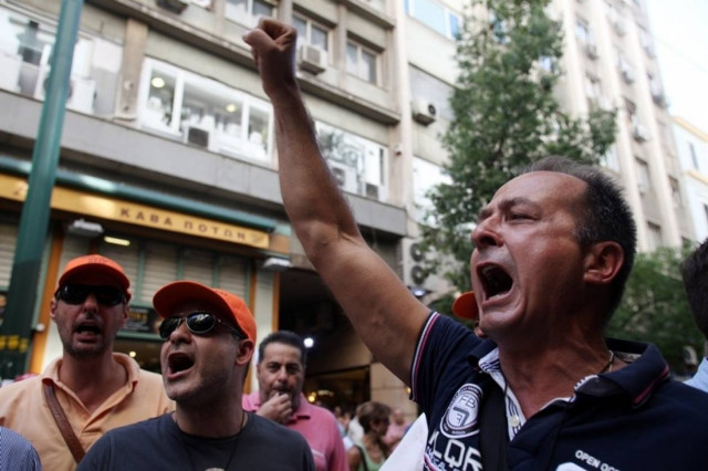 Συγκέντρωση εφοριακών έξω από το υπουργείο Οικονομικών