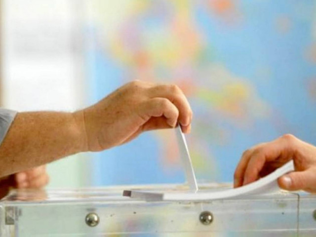 Βρε μπας και δεν είν' ο γιαλός στραβός;