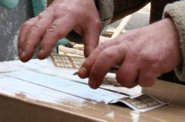 Ρουμάνοι «παπατζήδες» εξαπατούσαν επιβάτες λεωφορείων στην Εθνική Οδό