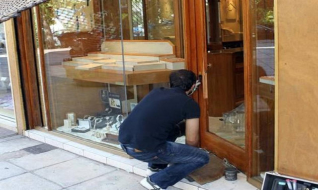 Στην Αχαΐα βρέθηκε το αυτοκίνητο των ληστών του Κατάκολου