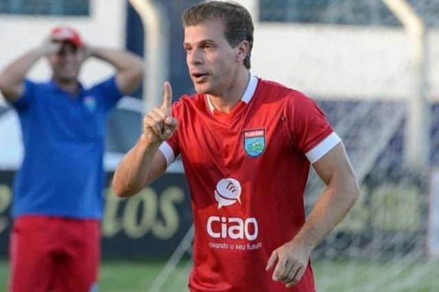 Ο Βραζιλιάνος επιθετικός με τα 999 γκολ (video)