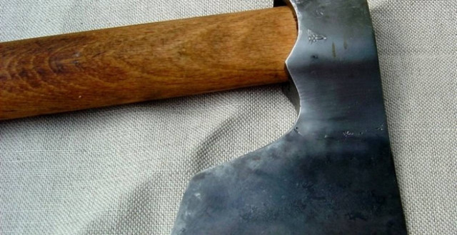 Θεσσαλονίκη: Γυναίκα επιτέθηκε με τσεκούρι στον σύζυγό της