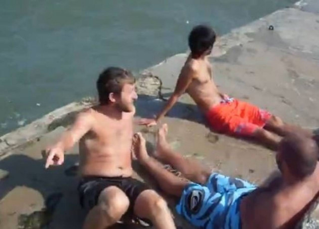 Δείτε τι μπορεί να πάθει κάποιος που κάνει αμέριμνος ηλιοθεραπεία