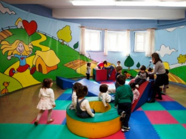 ΥΠΕΣ: Κανένα παιδί εκτός παιδικών σταθμών
