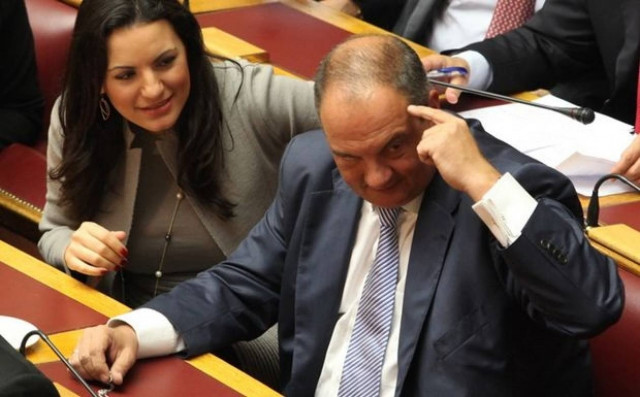 Το ΠΑΣΟΚ …ζητά συγνώμη στον Καραμανλή!