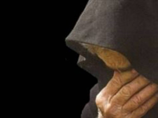 Εκμεταλλεύτηκαν την αγάπη για το γιο της και της πήραν 15.000 ευρώ