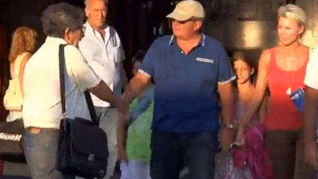 Στη Ρόδο ο Καραμανλής με καπέλο και αθλητικά παπούτσια (Βίντεο)