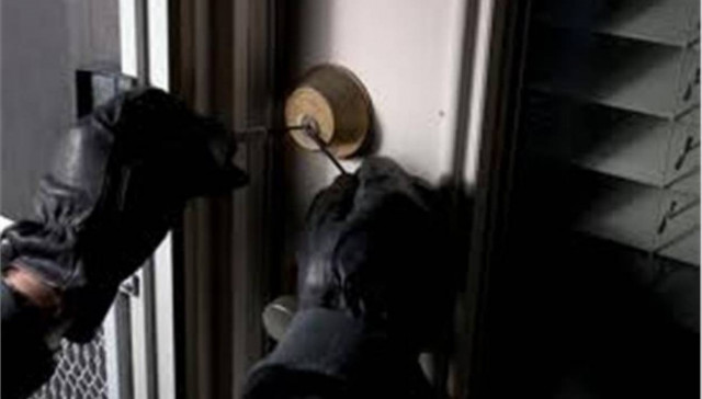 Είχαν «γδύσει» 12 σπίτια στα βόρεια Προάστια