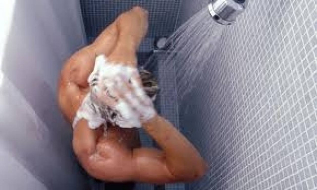 Πώς πλένεται στην πραγματικότητα ο άνδρας!