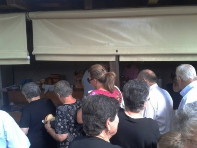 Τρίκαλα: «Χάος» για ένα πιάτο δωρεάν φασολάδα