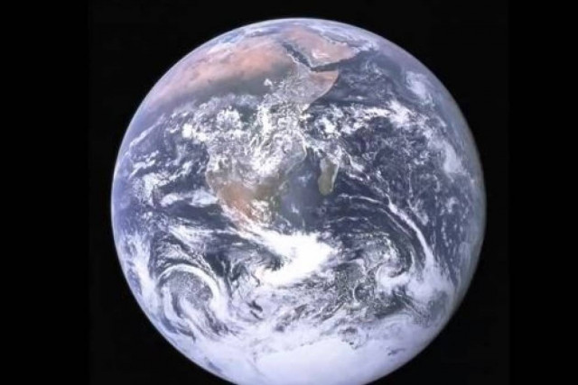 Τι θα συνέβαινε αν όλοι οι άνθρωποι στη Γη χοροπηδούσαν ταυτόχρονα