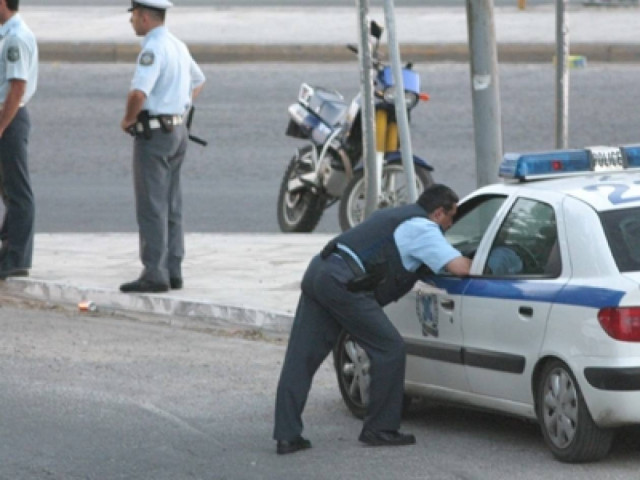 Μεθυσμένος οδηγός έβρισε αστυνομικό!