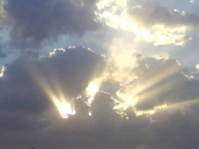 Κυριακή με συννεφιά και μποφόρ στα πελάγη