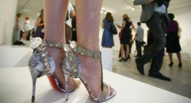 Φονικό όπλο για τα πόδια οι γόβες στιλέτο