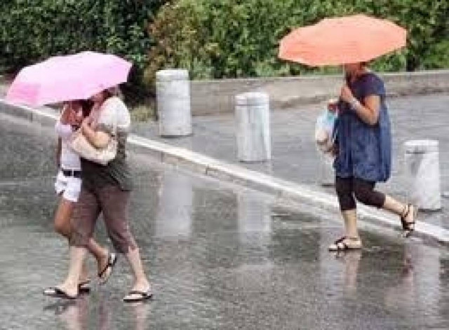Νεφώσεις και πρόσκαιρες βροχές