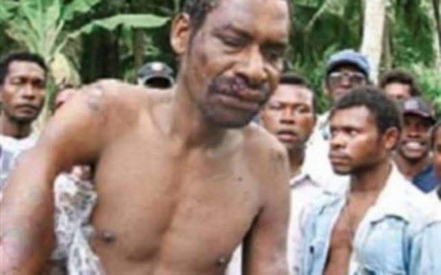 Χτύπησαν και μαχαίρωσαν μέχρι θανάτου το βιαστή «Μαύρο Ιησού»