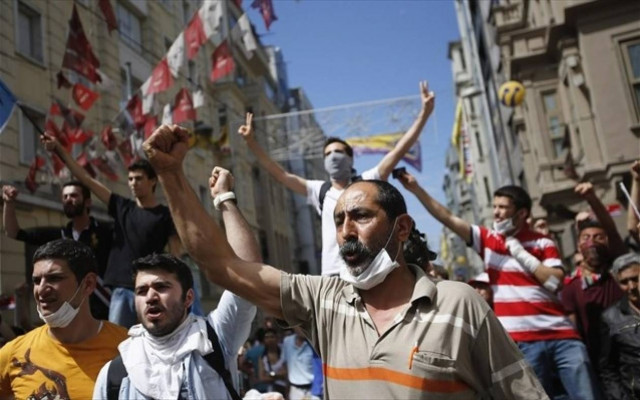 Τουρκία: Διαδηλώσεις εναντίον της επέμβασης στη Συρία