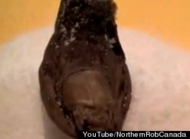 Δείτε τι έπαθε επειδή κατάπιε δάχτυλο ποδιού μαζί με το... ουίσκι του!