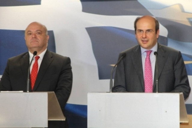 Συστάσεις Χατζηδάκη προς τις τράπεζες για να «ρίξουν» χρήμα στην αγορά