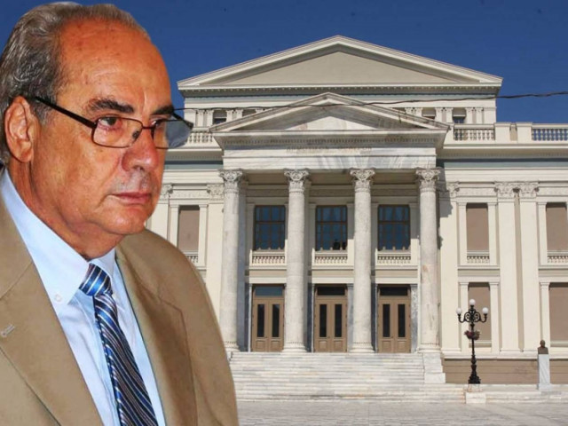 Παραδίδει στον Πειραιά το «διαμάντι» του ο Μιχαλολιάκος