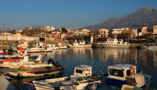 Σαμοθράκη: Δημοσιογράφος απείλησε να πνίξει το παιδί του