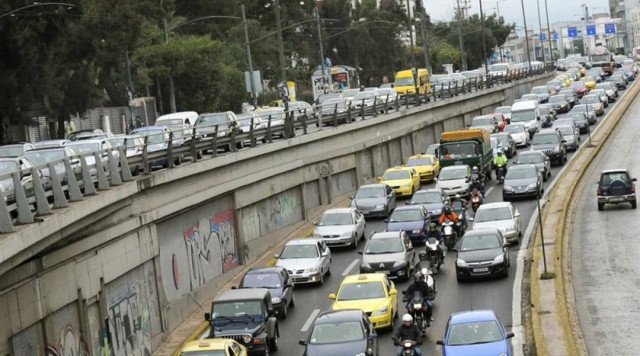 ΤΩΡΑ: Μεγάλο μποτιλιάρισμα στην Κηφισίας λόγω τροχαίου