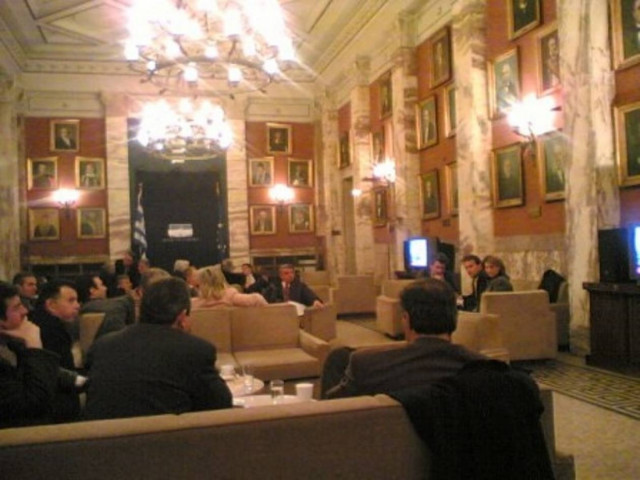 Ποδόσφαιρο τέλος στη Βουλή