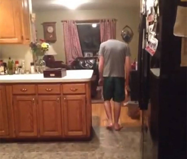 Απίστευτο: Πώς να κάνετε το κεφάλι σας να εξαφανιστεί (Video)