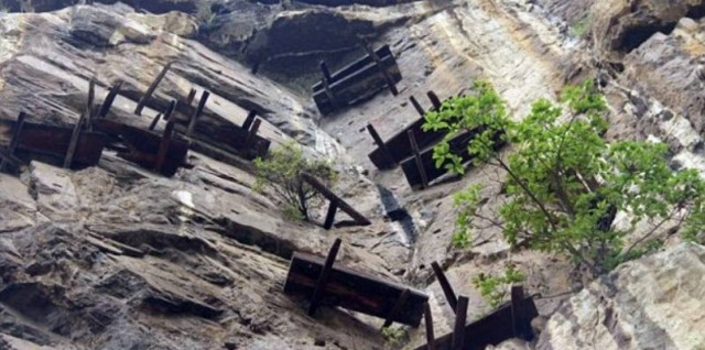 Οι κρεμαστοί τάφοι της Κίνας (pics)