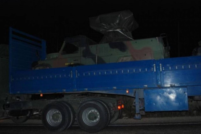 Στρατιωτικές δυνάμεις μεταφέρει η Τουρκία στα σύνορα με τη Συρία