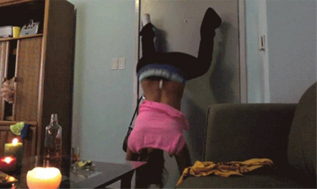 Πήγε να ανεβάσει ένα σέξι βίντεο και έγινε ρεζίλι σε όλο το YouTube!