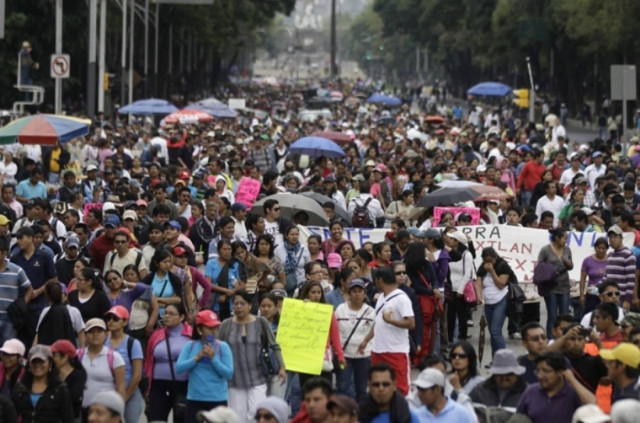 Οι εκπαιδευτικοί του Μεξικού διαδηλώνουν κατά της αξιολόγησης