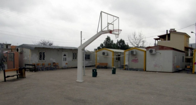 Μαθητές θα κάνουν μάθημα σε λυόμενα