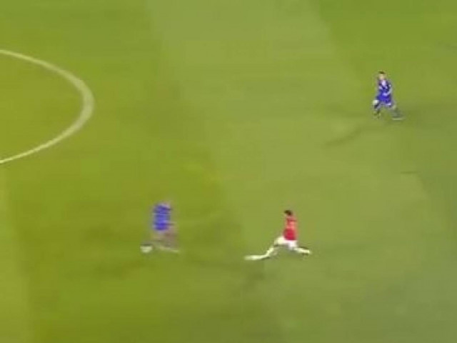 Βίντεο: Φονικό χτύπημα ποδοσφαιριστή - Παραλίγο να τον... αποκεφαλίσει