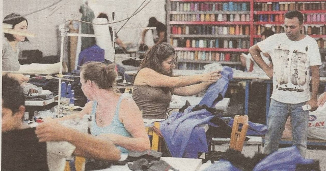 Στη μάχη της επιβίωσης: Έλληνες δουλεύουν με αλλοδαπούς για 3 ευρώ!