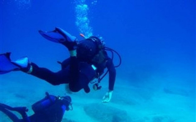 Πήγαν για καταδύσεις και βρήκαν... θησαυρό!
