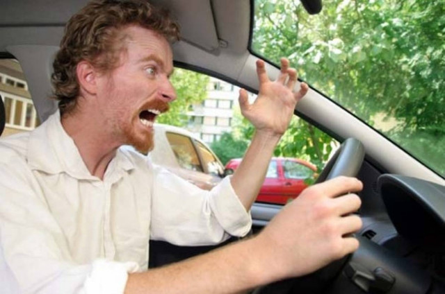 Έλληνας οδηγός: 5 πρακτικές που τον χαρακτηρίζουν