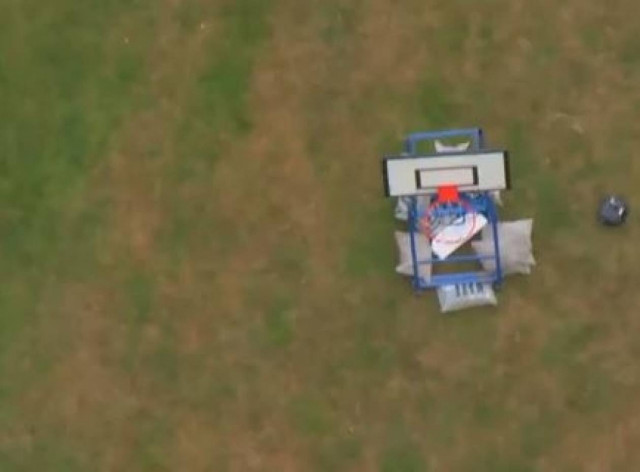 Απίστευτο καλάθι από ύψος 98 μέτρων