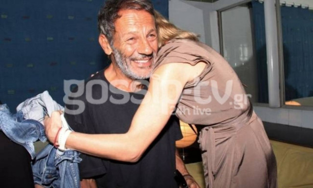 Η αγκαλιά της Σ. Καρύδη στον πρώην σύντροφό της Σταύρο Ξαρχάκο