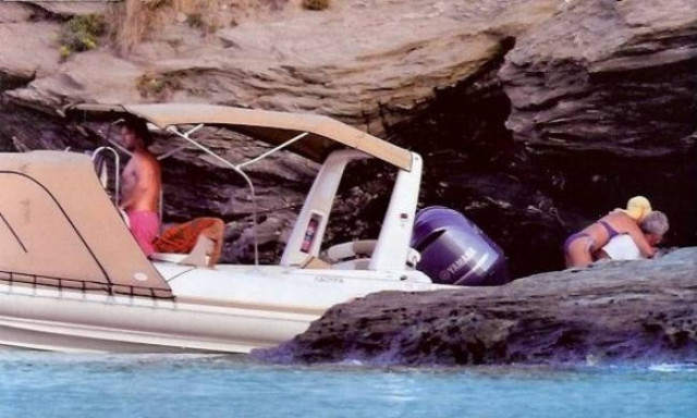 Ελένη Μενεγάκη: Έδωσε 20.000 ευρώ για να ξεφύγει από τους παπαράτσι!