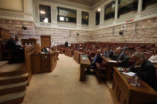 Αντιπαράθεση στη Βουλή για το νέο κώδικα δικηγόρων