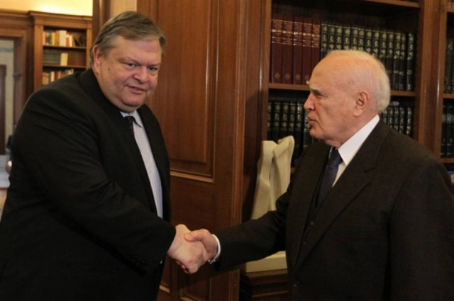 Στον Παπούλια την Τετάρτη ο Βενιζέλος