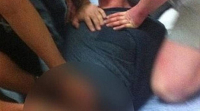 Τον έγδυσαν και κόλλησαν τα γεννητικά του όργανα με ταινία