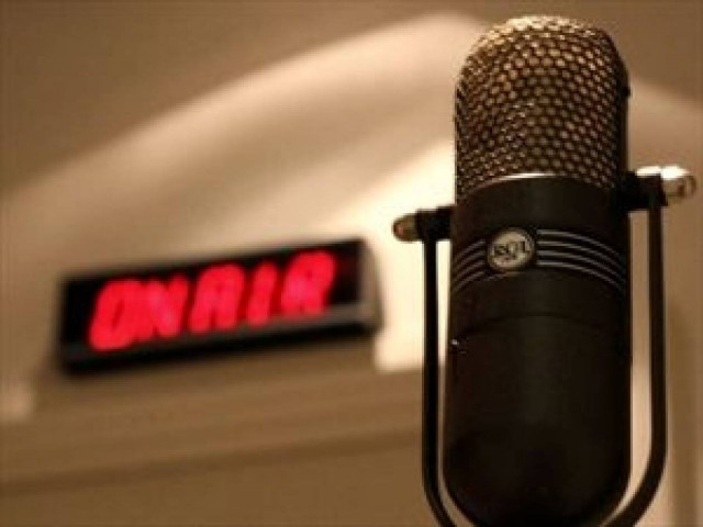 Έρχονται απολύσεις στα δημοτικά ραδιόφωνα