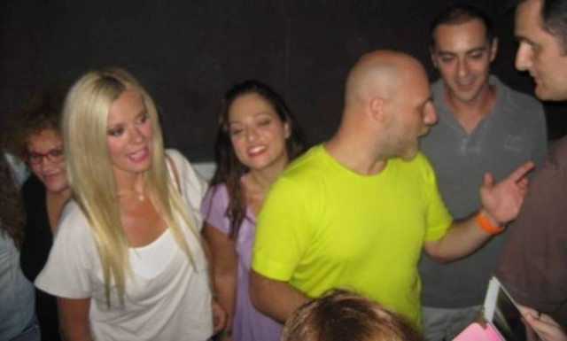 Δείτε τον Μουτσινά και την παρέα του μες…την ξινίλα στην Πάτρα!