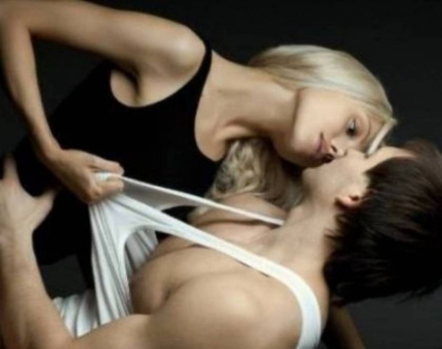 Τι να κάνετε πριν βγείτε με κάποιον που γνωρίσατε στο ίντερνετ