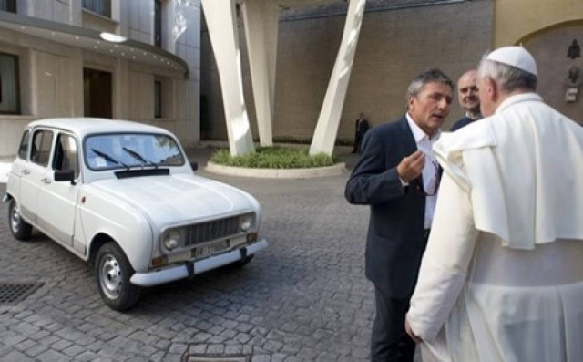 Έκανε δώρο στον Πάπα Φραγκίσκο ένα ρετρό αμάξι