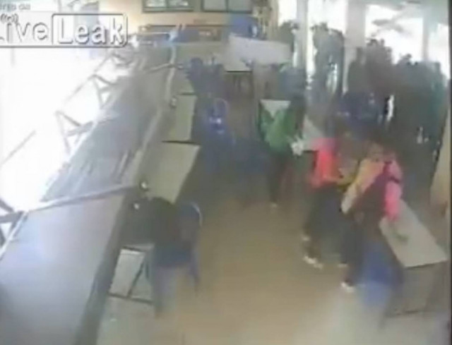 Βίντεο: Ανεμοστρόβιλος «σάρωσε» σχολείο